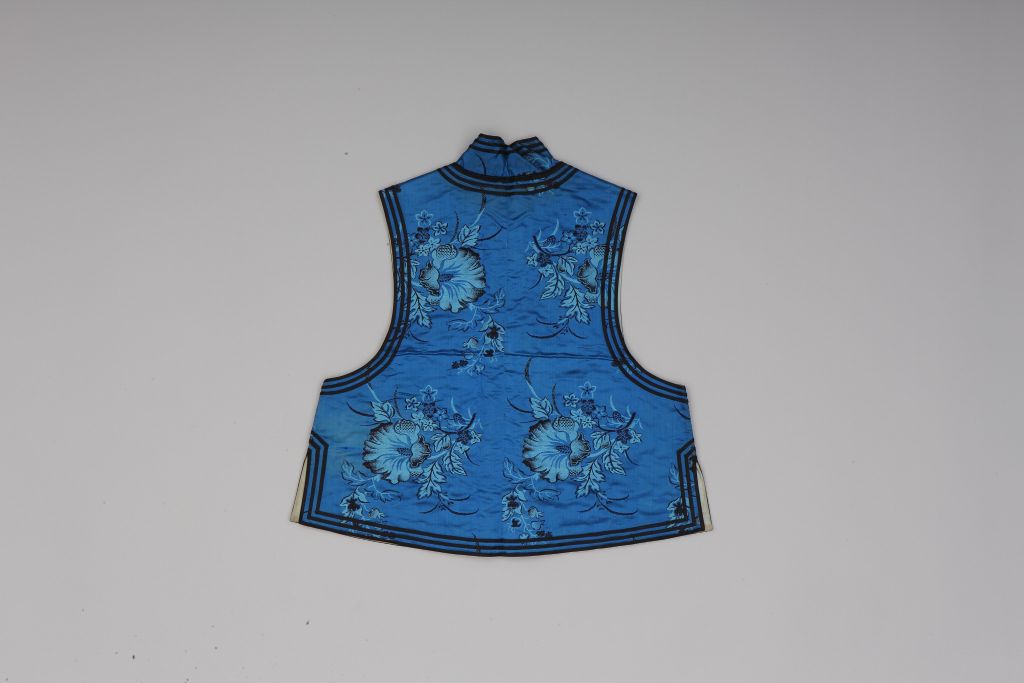 图片[3]-Light Blue Ocean Pattern Dark Flower Thai Satin Pipa Flap Cotton Sweetheart-China Archive